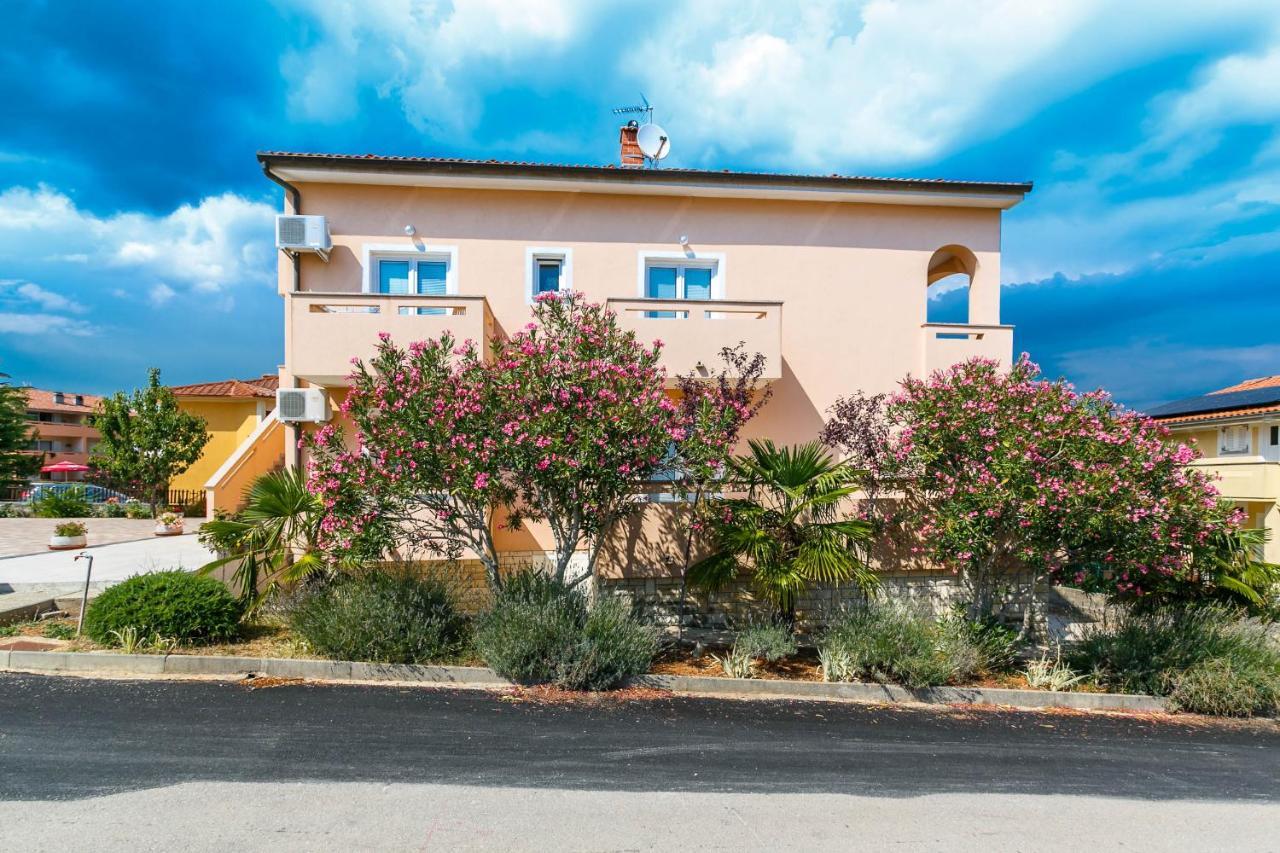 Apartmani Luka Kornić Εξωτερικό φωτογραφία